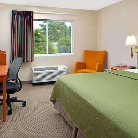 Travelodge By Wyndham Lincoln Airport I-80 Exterior photo