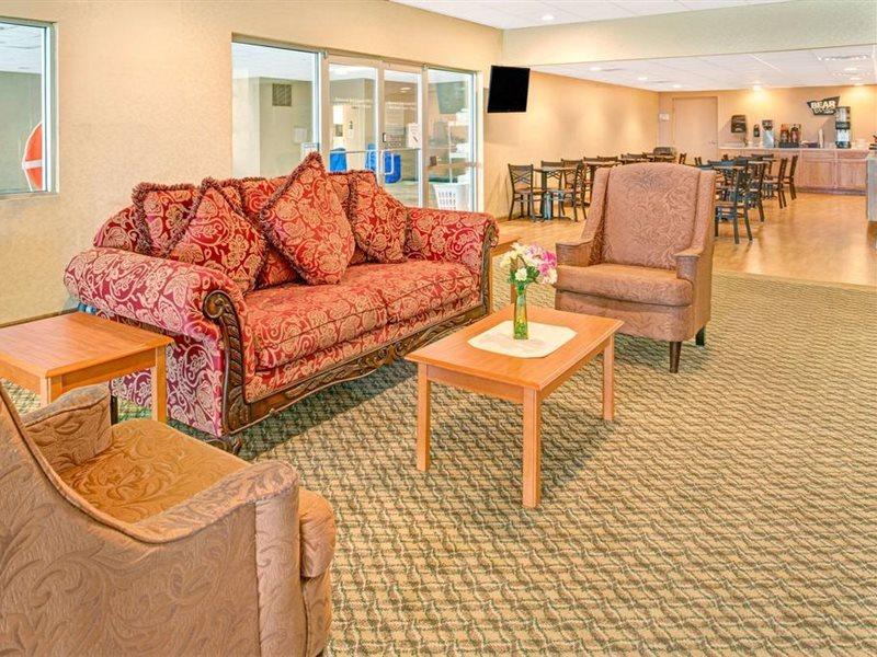 Travelodge By Wyndham Lincoln Airport I-80 Exterior photo