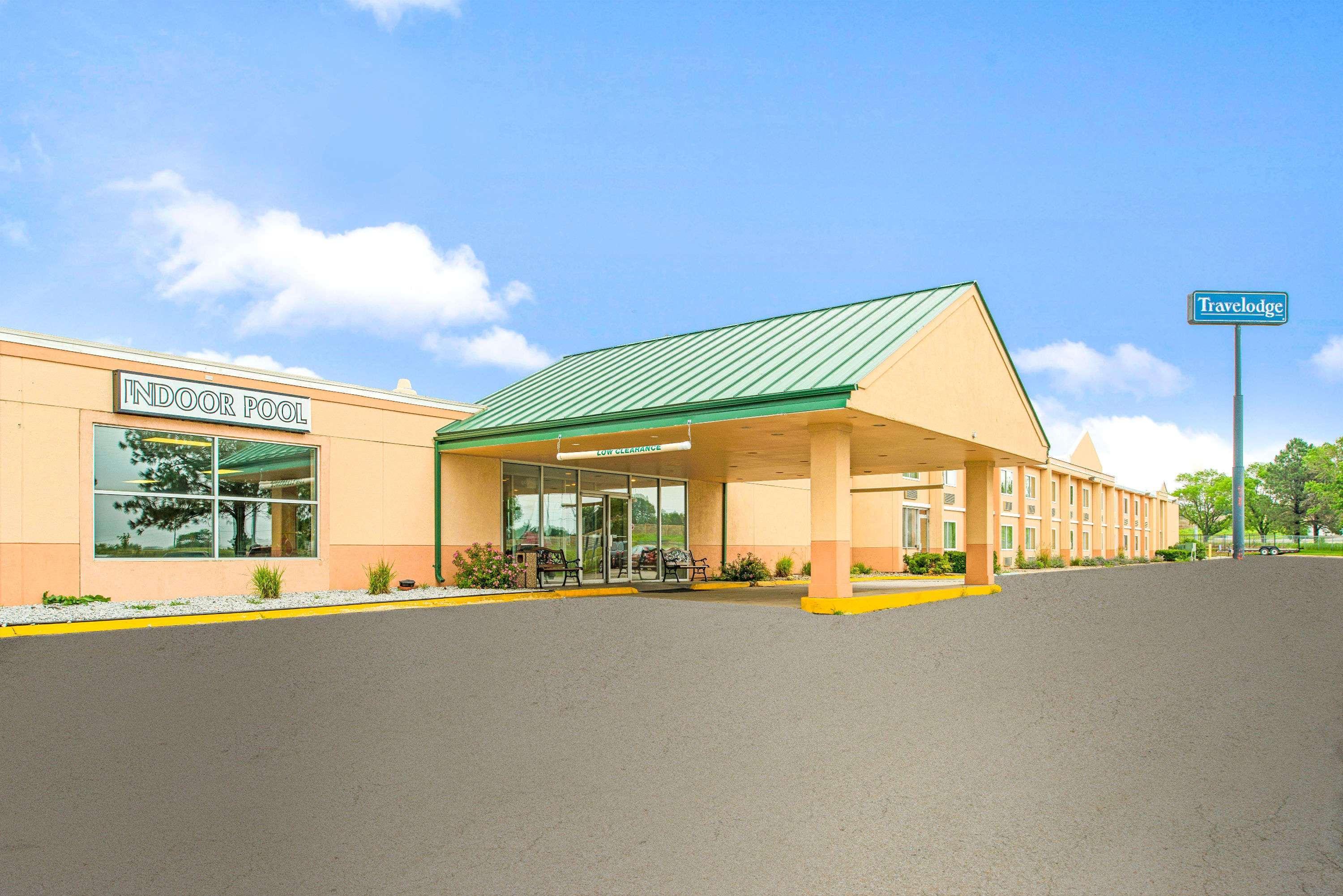 Travelodge By Wyndham Lincoln Airport I-80 Exterior photo