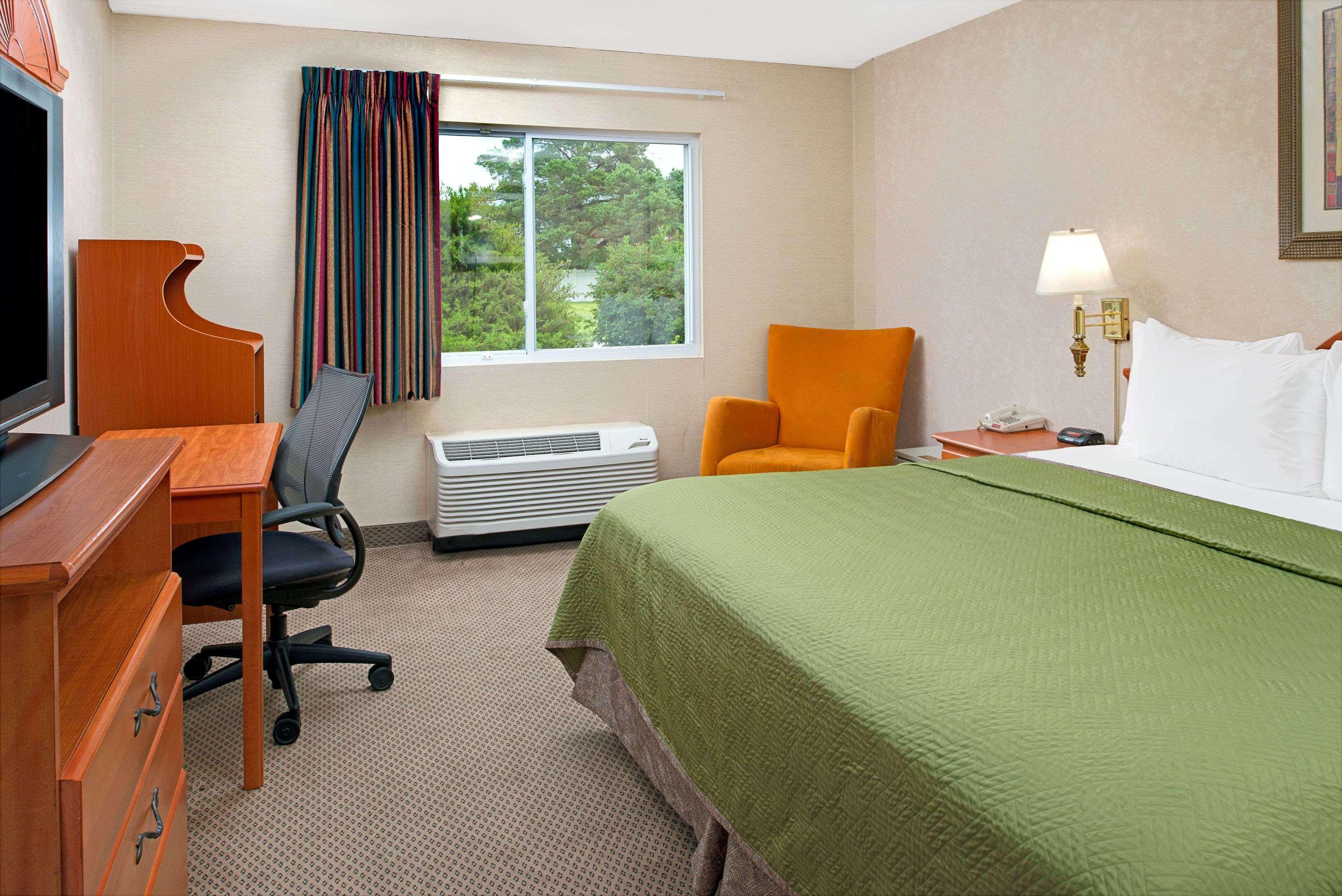 Travelodge By Wyndham Lincoln Airport I-80 Exterior photo